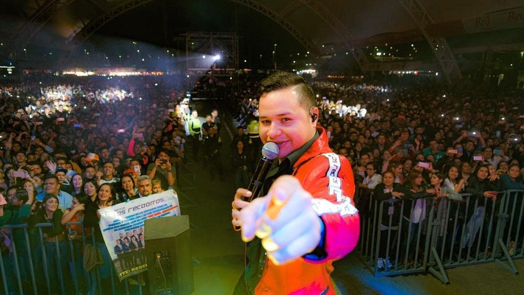 Golpean a vocalista de Los Recoditos