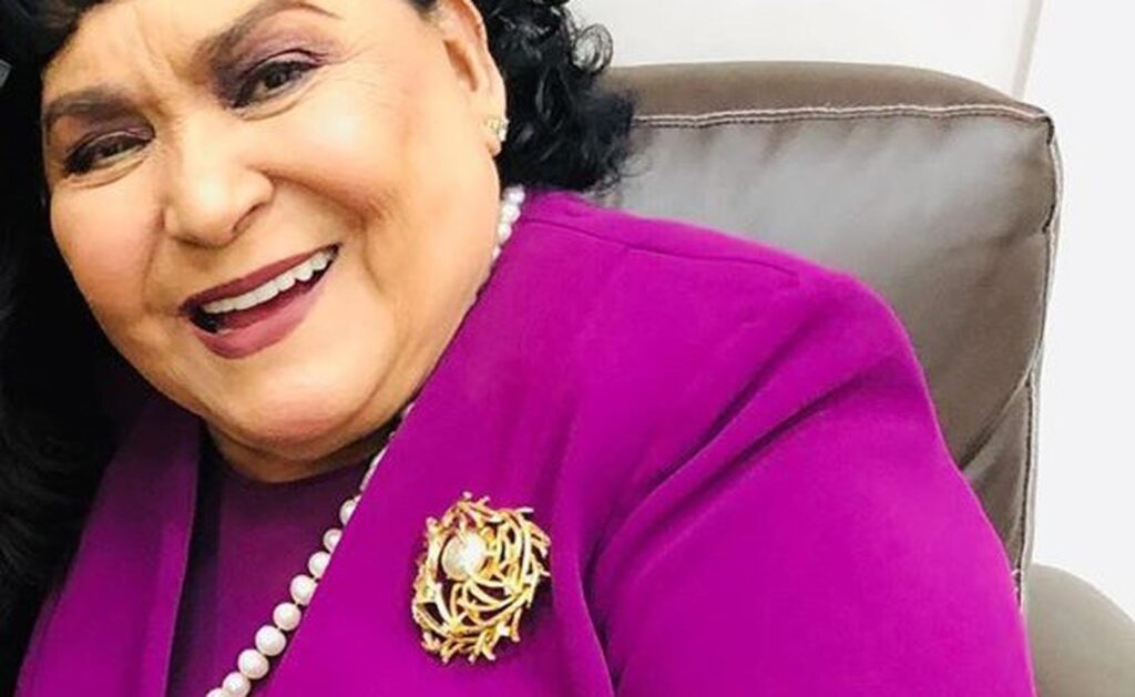 Pide embajada China una disculpa de Carmen Salinas